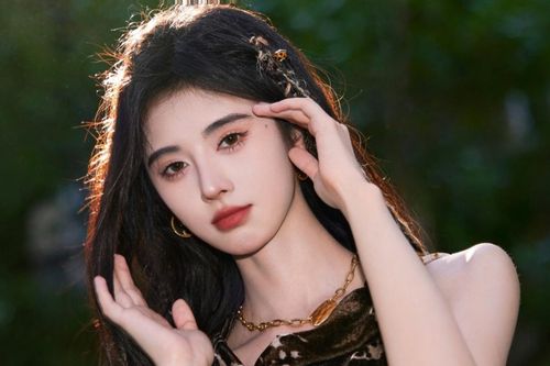 Được khen đẹp hơn Bạch Lộc, Cúc Tịnh Y bất ngờ hiện nguyên hình khi bị chụp lén