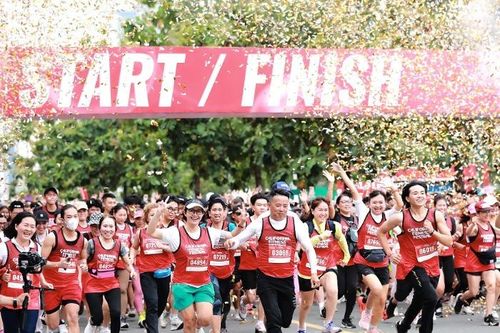 Hàng ngàn người tham gia California's Fitness Festival