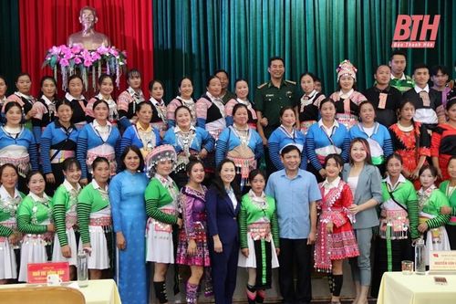 Giao lưu Câu lạc bộ 'Phụ nữ giữ gìn và phát huy bản sắc văn hóa dân tộc Mông'