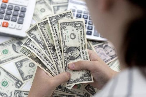 Mua USD đang là giao dịch sôi động nhất thị trường tài chính toàn cầu