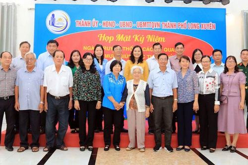 Thành ủy Long Xuyên Họp mặt kỷ niệm ngày truyền thống các cơ quan tham mưu, giúp việc Thành ủy
