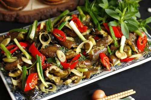 Lươn xào sả ớt - Món ăn ngon lạ miệng đãi khách