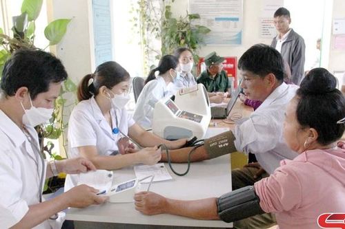 Khám, mổ mắt miễn phí cho người nghèo