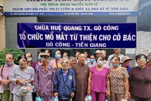 Chùa Huệ Quang thực hiện chương trình mổ mắt miễn phí cho các bệnh nhân nghèo