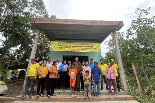 Hội Từ thiện chùa Tường Nguyên bàn giao nhà và khởi công xây cầu bê-tông tại tỉnh Bến Tre