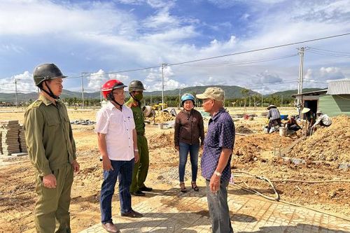 Công an xã tham gia giải phóng mặt bằng dự án cao tốc nhờ dân vận khéo