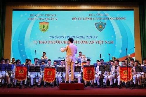 Đoàn Nghi lễ CAND biểu diễn phục vụ cán bộ chiến sĩ Học viện Quân y