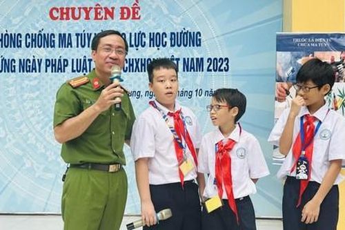 Tập huấn kỹ năng phòng chống ma túy và bắt nạt học đường cho hơn 1.800 học sinh