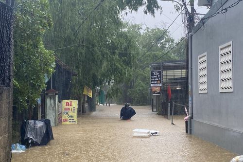 Dải hội tụ nhiệt đới áp sát đất liền, Huế rà soát sơ tán dân khỏi vùng nguy hiểm