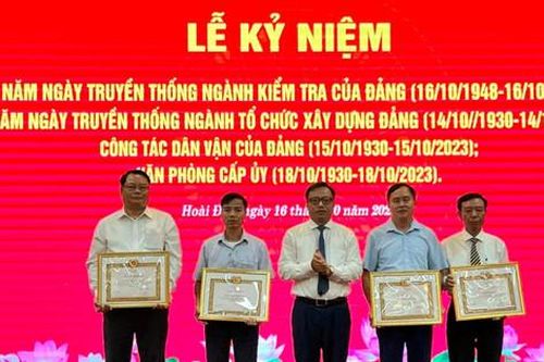 Hoài Đức: Khen thưởng 29 tập thể, 16 cá nhân thực hiện tốt công tác Đảng, dân vận