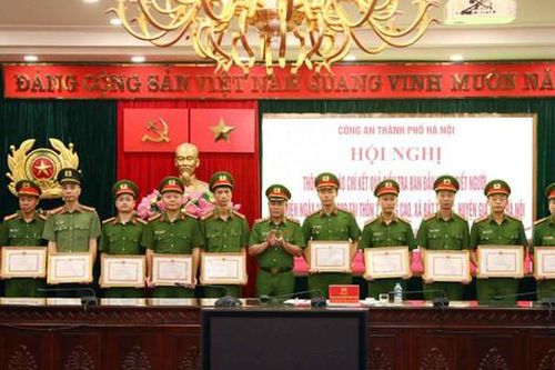 Khen thưởng thành tích phá án nhanh của Công an Hà Nội