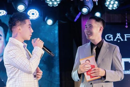 Minh Vương M4U chúc mừng bạn thân Việt kiều ra mắt MV