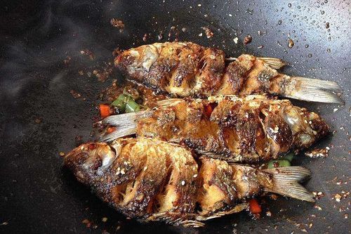 Cá diếc chiên giòn rim mặn ngọt ngon cơm
