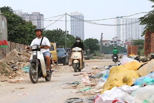 Hà Nội: Dự án đường nghìn tỷ 'dậm chân tại chỗ', người dân sống chung với rác thải, ô nhiễm