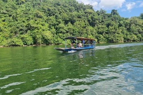 Hồ Ba Bể - 'Ngọc xanh' giữa núi rừng Đông Bắc