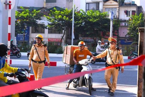 Hà Nội xử phạt nghiêm xe máy đi lên đường vành đai 2 trên cao