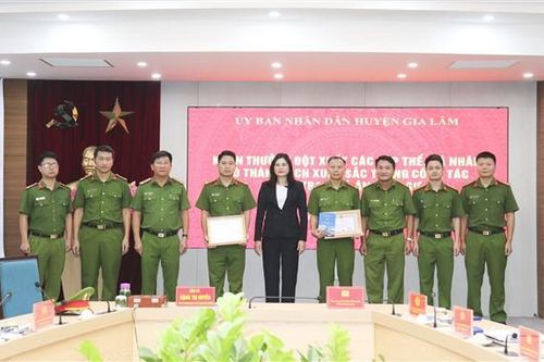 Gia Lâm khen thưởng đột xuất lực lượng phá án vụ Á khôi bị sát hại