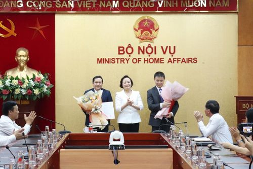 Bộ Nội vụ công bố các quyết định bổ nhiệm cán bộ