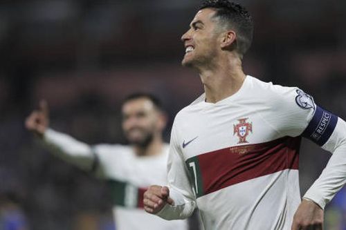 Ronaldo lập kỷ lục đặc biệt ở trận thắng đậm của Bồ Đào Nha