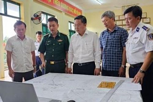 Thủ tướng chỉ đạo huy động tối đa các lực lượng, phương tiện, khẩn trương tìm kiếm, cứu nạn 15 ngư dân mất tích
