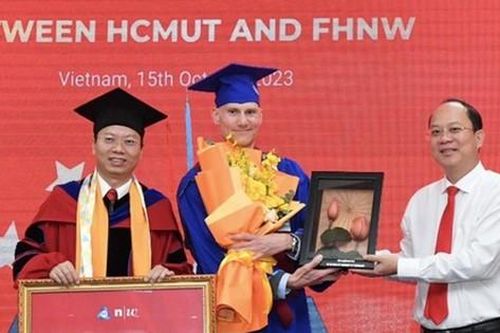 Trao tặng 'Tủ sách Việt Nam' cho trường ĐH Khoa học Ứng dụng và Nghệ thuật Tây Bắc Thụy Sĩ