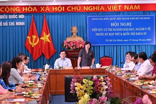 Khó tuyển nhân sự trong ngành giáo dục, y tế ở TPHCM do lương thấp