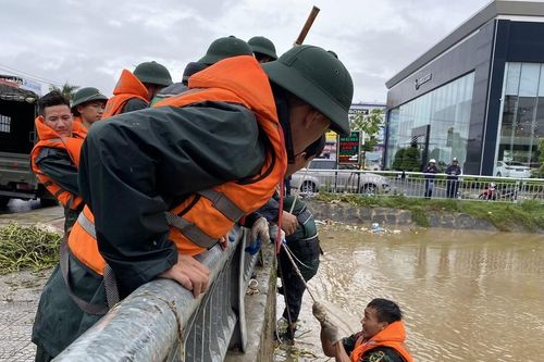 Đà Nẵng: Mưa lớn làm các vùng tái ngập, bùn tràn vào nhà dân