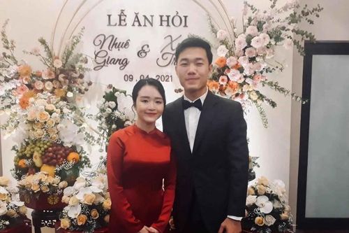 Xuân Trường bận đá bóng, vợ giỏi giang quán xuyến từ việc nhà đến công ty