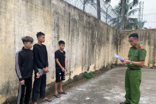 Hưng Yên: 3 thanh niên cướp tài sản của người nước ngoài trong đêm