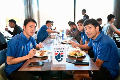 Cầu thủ bị bỏ đói, Liên đoàn bóng đá Thái Lan bị chỉ trích