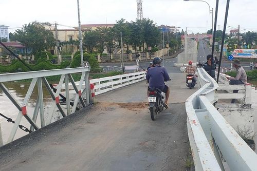 Chủ tịch UBND tỉnh Cà Mau chỉ đạo xử lý vụ ô tô 31 tấn làm cầu bị biến dạng