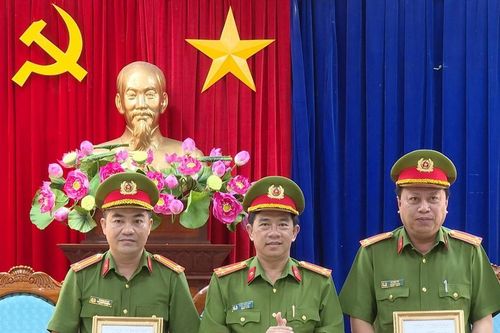 Công an Bạc Liêu thưởng nóng cho các đơn vị xuất sắc trong đấu tranh với tội phạm
