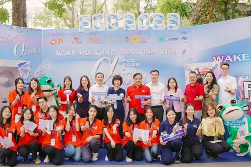 Sinh viên Trường Đại học Ngoại thương học hết sức, chơi hết mình