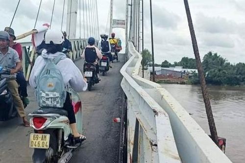 Chủ tịch Cà Mau yêu cầu xử lý vụ xe 31 tấn làm biến dạng cầu tải trọng 3,5 tấn