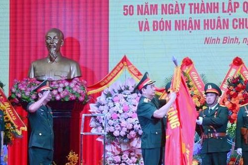 Bốn quân đoàn của Việt Nam được tổ chức lại thành hai quân đoàn