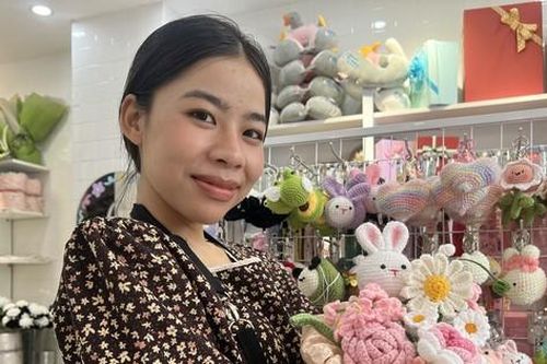 Thay vì tặng hoa tươi, hoa len và hoa thú bông 'lên ngôi' dịp 20/10