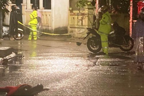 Điều khiển xe tông vào cột điện, hai học sinh thương vong