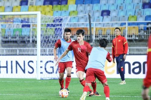 HLV Philippe Troussier dùng đội hình nào khi trong tay hết 'công thần'?