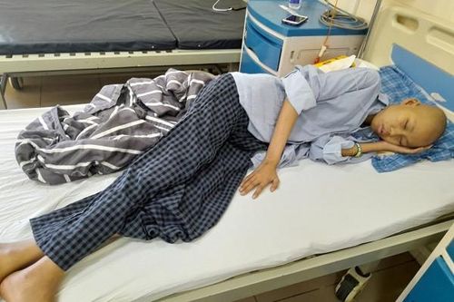 Cha mẹ làm nông nghèo khó, nữ sinh mắc ung thư xương xin về nhà 'chờ chết'
