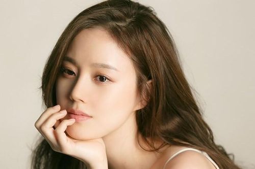 Nữ diễn viên đệ đơn kiện 12 khán giả vì tin đồn 'ở bẩn'