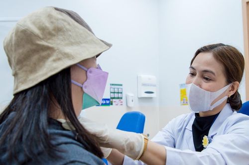 Lương bác sĩ trẻ không đủ sống