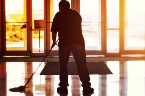 Bác bảo vệ qua đời để lại 'núi' tiền, ai cũng kinh ngạc