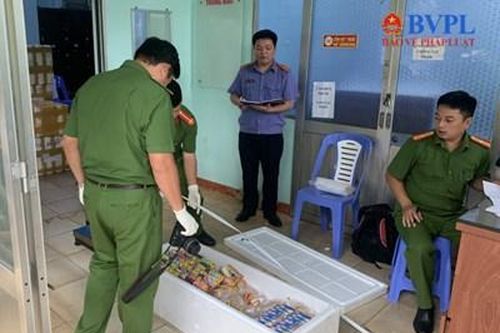 Hình ảnh Kiểm sát viên kiểm sát vụ án tàng trữ, vận chuyển 6.000kg pháo nổ