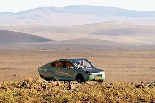 Chiếc xe SUV đặc biệt chạy xuyên qua Maroc mà không tốn một giọt xăng