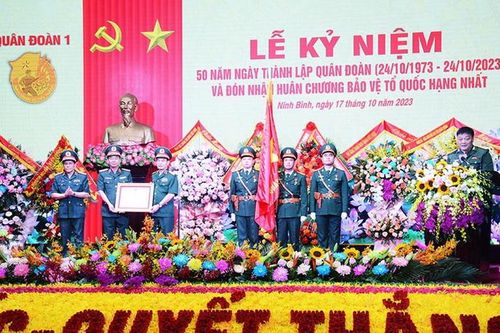 Quân đoàn 1 đón nhận Huân chương Bảo vệ Tổ quốc hạng Nhất