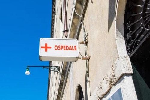 Italy sẽ thu phí dịch vụ y tế đối với người nước ngoài