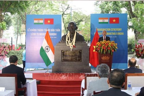 Khánh thành tượng Lãnh tụ Ấn Độ Mahatma Gandhi tại TP Hồ Chí Minh