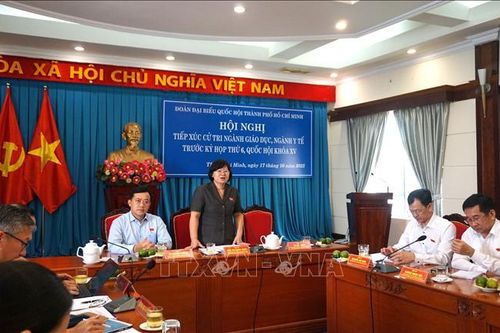 Kiến nghị điều chỉnh chính sách tiền lương phù hợp cho ngành Y tế, Giáo dục