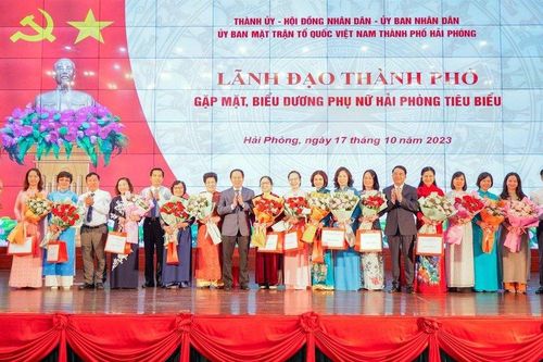 Gặp mặt, biểu dương phụ nữ Hải Phòng tài năng, sáng tạo