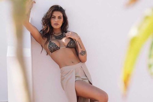 'Ná thở' trước thân hình của nàng WAGs nóng bỏng nhất Juventus